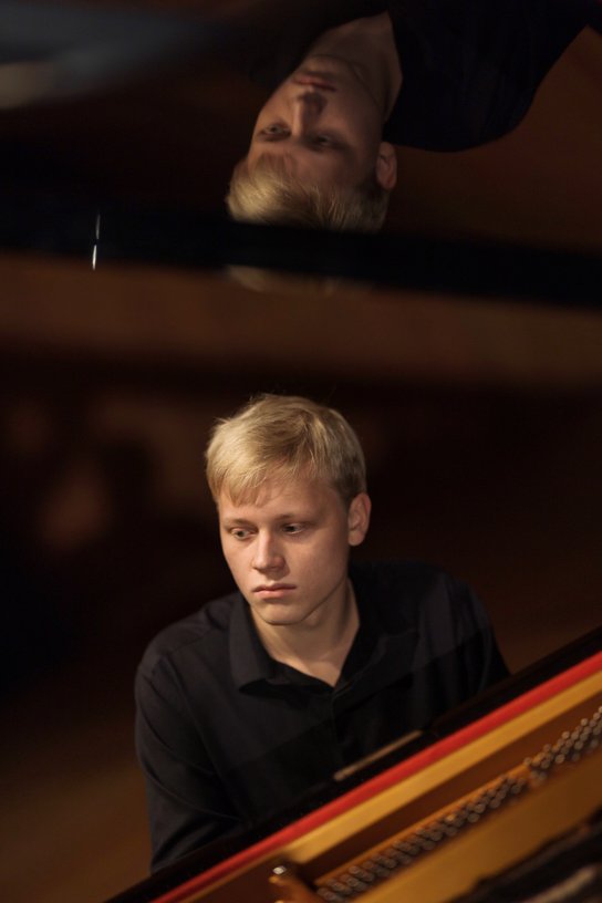 (c) Liudmila Malofeeva